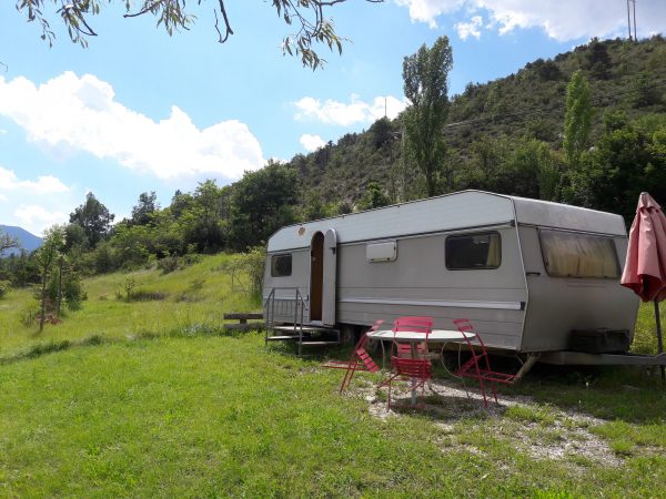 location caravane camping hautes alpes