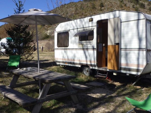 location caravane camping proche orange